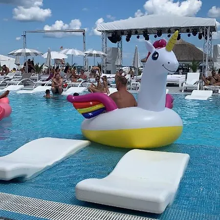 Ank Summerland * Mamaia