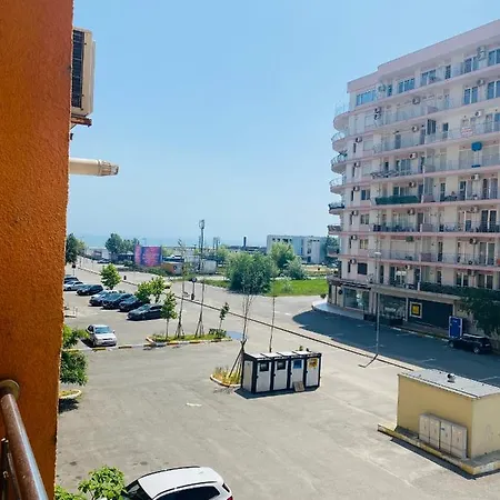 Ank Summerland Mamaia